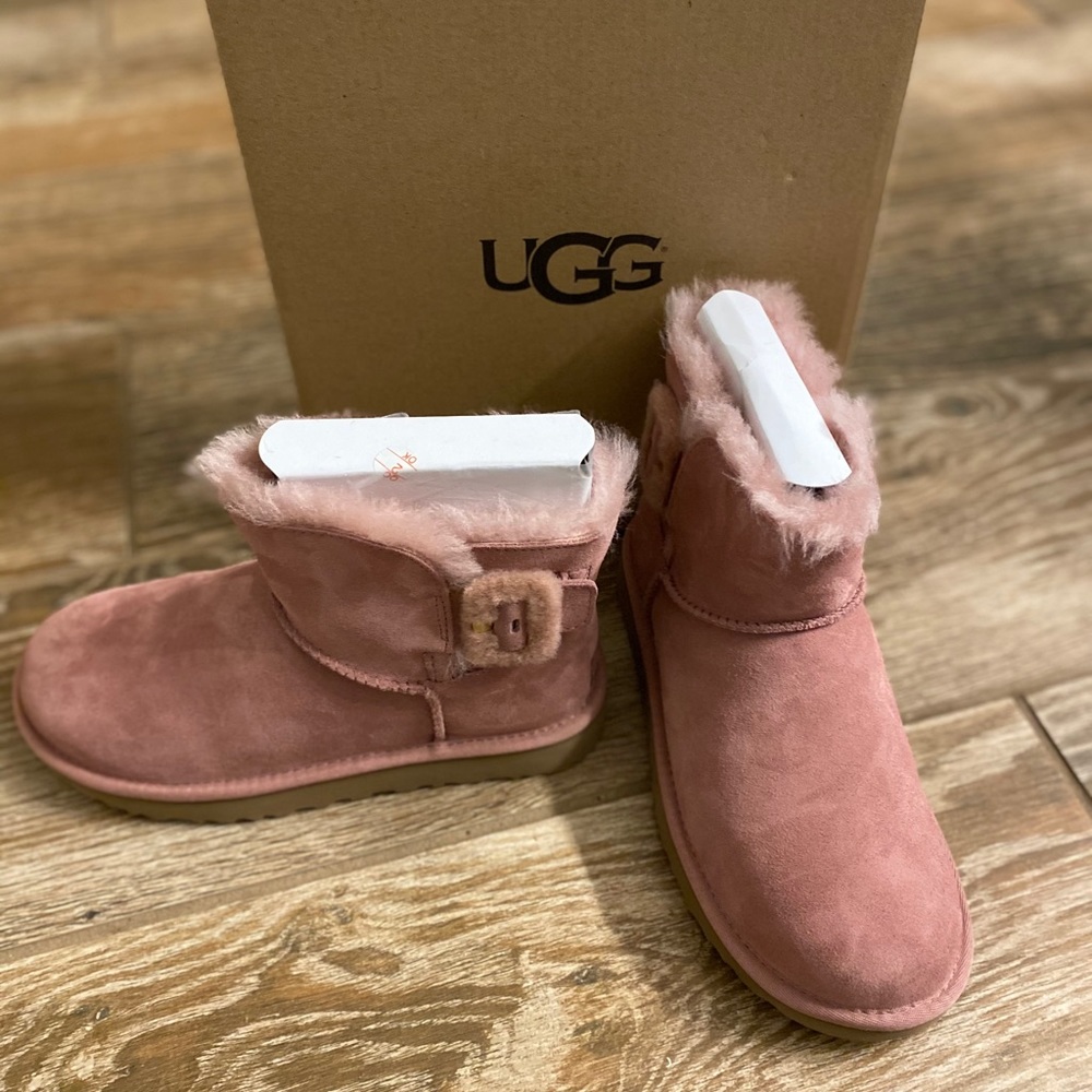 NIB UGG Mini Bailey Fluff Buckle Boots